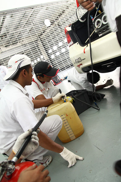 Refilling the fuel into the race car