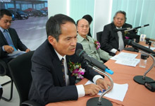 Mr. Toru Takahashi at the press conference, while Dato' Jacob Dungau Sagan and Dato' Ismail Salleh looked on.