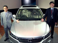 From left : Mr. Yutaka Fujiwara (Representative of Automobile Development from Honda Motor Co. Ltd) & Mr. Atsushi Fujimoto (Managing Director & Chief Executive Officer of Honda Malaysia Sdn Bhd) with the All-New Honda Stream