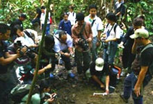 Rhino Team Leader explaining on ways to measure rhino foot prints