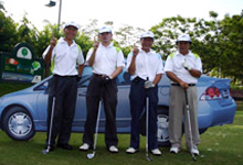 Enthusiastic suppliers posing in front of the Civic Hybrid.